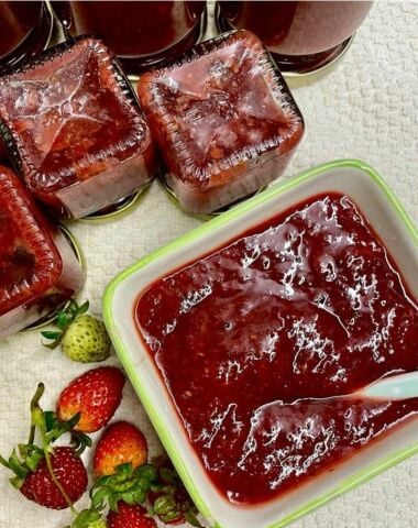 Chia Tohumlu ve Lavantalı Çilek Marmelatı