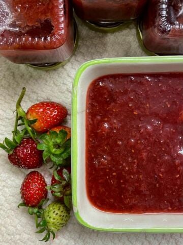 Chia Tohumlu ve Lavantalı Çilek Marmelatı
