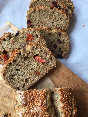 Glutensiz Kuru Domatesli Kekikli Zeytinli Çörek