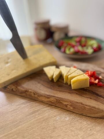 Fesleğenli Kaşar Peyniri (Şirden Mayalı)